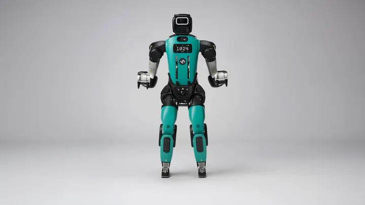 Humanoidni robot Digit 5 kompanije Agility Robotics, pogled sprijeda